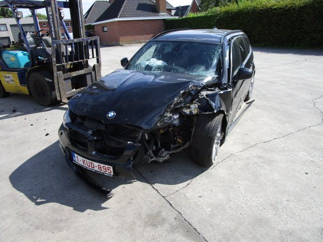 BMW - 318 - 2011